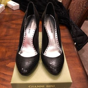 Gianni Bini black heels